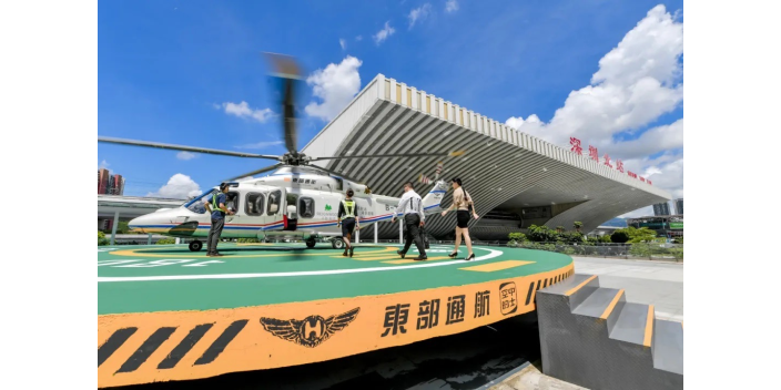 在深圳，下了高鐵就能直接登上「飛的」！